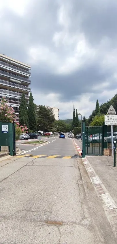 Appartement Grand T2 Lumineux Et Climatise Avec Balcon à Aix-en-Provence