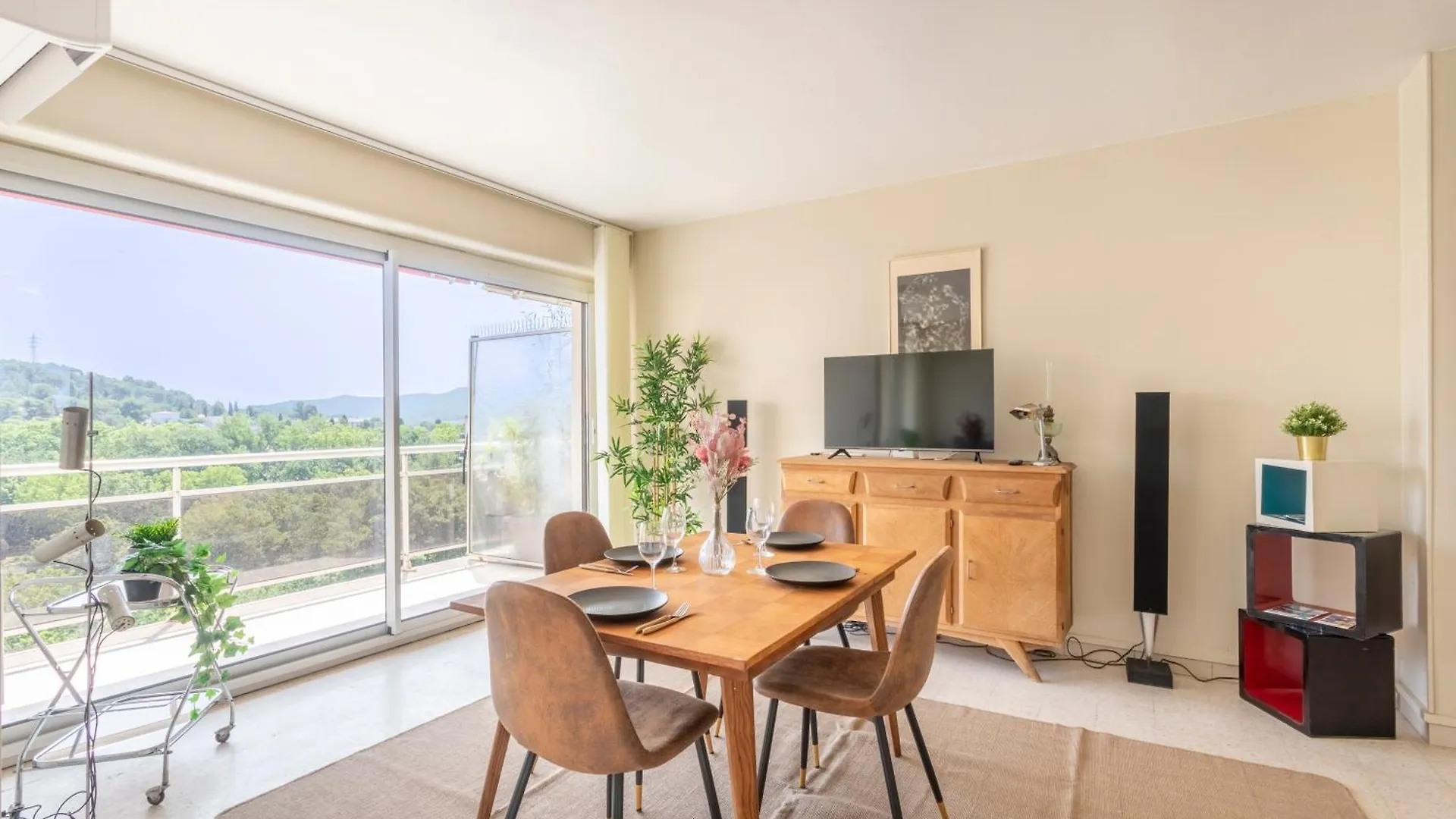 Appartement Grand T2 Lumineux Et Climatise Avec Balcon à Aix-en-Provence