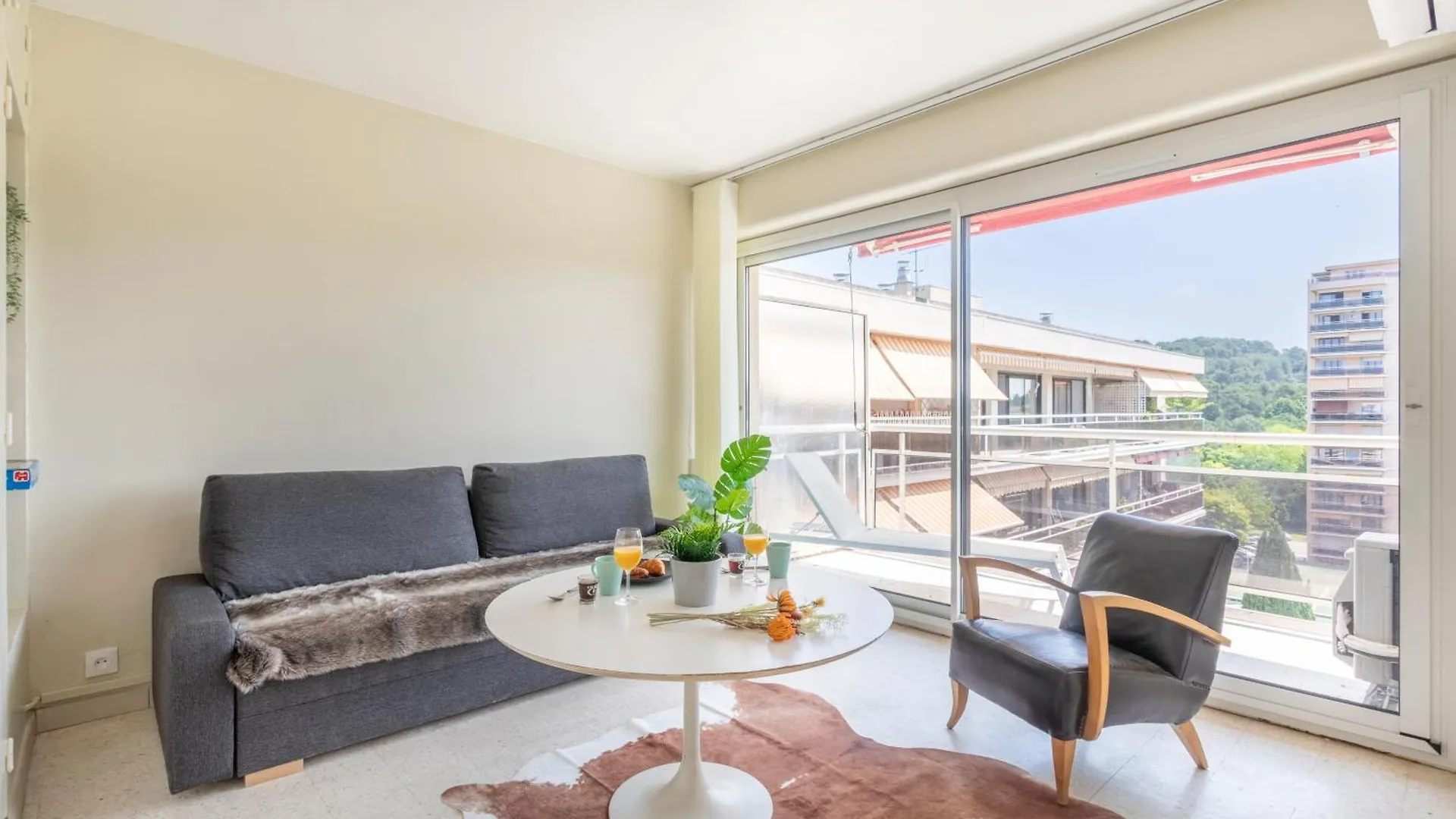 Appartement Grand T2 Lumineux Et Climatise Avec Balcon à Aix-en-Provence France